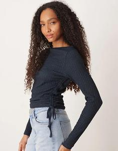 Длинный топ с пузырчатой ​​текстурой ASOS DESIGN темно-синего цвета