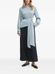 Блузка с высоким воротом и поясом на талии Gestuz, синий