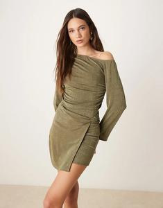 Текстурированный топ с длинными рукавами и открытыми плечами от ASOS DESIGN оливково-зеленого цвета