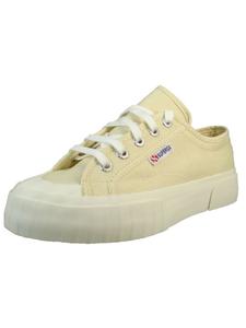 бежевые кроссовки Superga
