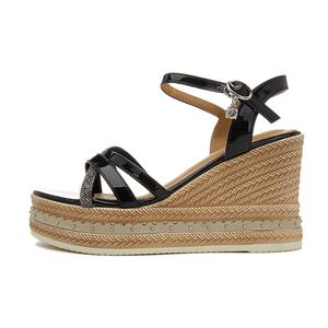 Женские сандалии на одной застежке POOQ, черный