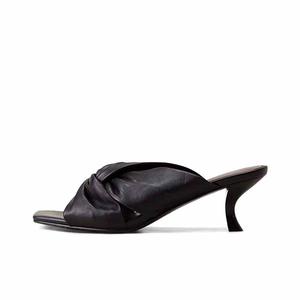 SHOEMAKER QUEEN Женские противоскользящие тапочки с шипами устойчивые к истиранию Black, цвет Black