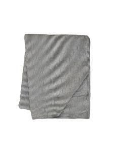 Одеяло с тонкими черными и белыми полосками черного цвета Krasilnikoff