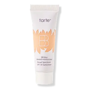 Увлажняющий тонирующий крем BB Blur дорожного размера с широким спектром защиты от солнца SPF 30. Tarte, Light (light skin with a balance of warm & cool undertones)