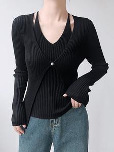 Женский кардиган из ребристой вязки с открытыми плечами