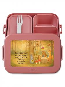 Mr. & Mrs. Panda Ланчбокс с изображением лесных животных и сценами пикника, с надписью, выполнен в пастельно-красных тонах