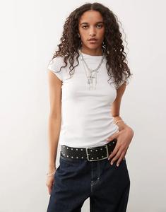 Футболка Weekday облегающего кроя в рубчик белого цвета