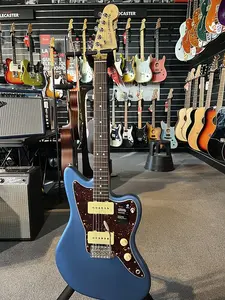 Fender American Performer Jazzmaster с грифом из палисандра - В наличии - Сатиново-голубой Лейк Плесид