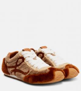 Балетки Ballet Runner 2.0 с мехом shearling Loewe, Tan Multitone