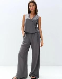 Легкие брюки Pull&Bear серого цвета