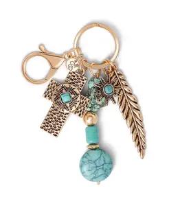 Брелок из бирюзовых бусин с подвесками Jessica Simpson, turquoise/gold