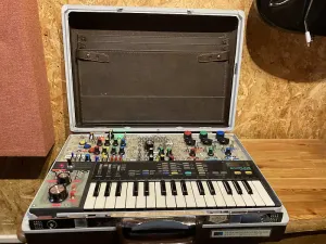 Цепочно-модифицированный *Уникальный* чемодан-синтезатор Casio SK-1 полу-модульный с видео SMMP