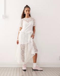 Reclaimed Vintage фестивальное многослойное кружевное миди-платье белого цвета