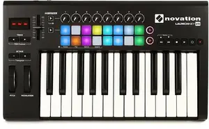 USB MIDI контроллер клавиатуры Novation Launchkey 25 MK2