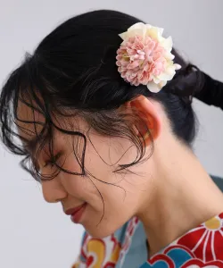 Цветочное украшение приглушенных тонов