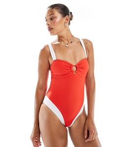 Купальник New Look с цветными блоками и кольцевой отделкой красного цвета