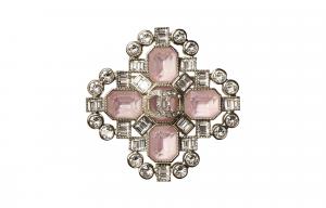CHANEL Брошь женская розовая