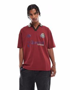 Свободное поло с отложным воротником и спортивной графикой бордового цвета Asos Design