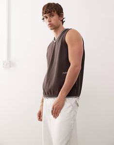 Жилет шоколадно-коричневого цвета Prohibited