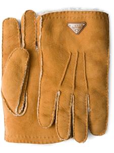 Замшевые перчатки Prada, серый