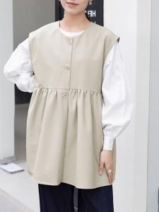 Силуэт «пеплум», круглый вырез на пуговицах