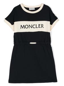 Moncler Enfant платье-футболка с вышитым логотипом, синий