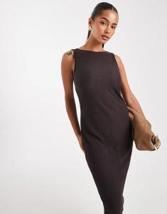 Длинное платье-плиссе Vero Moda с вырезом-лодочкой шоколадного цвета