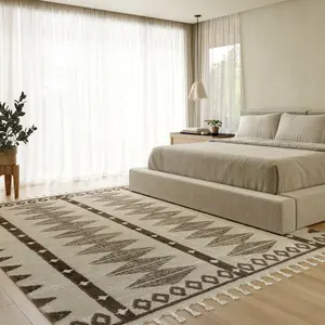 Ковер Autumn Geometric Tasseled Area Rug nuLOOM, 91x152 см, бежевый