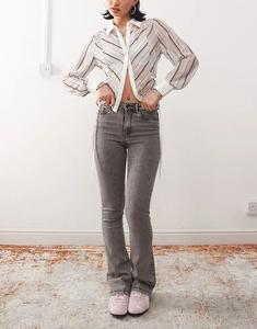 Джинсы клеш Sallie с высокой талией светло-серого цвета Noisy May