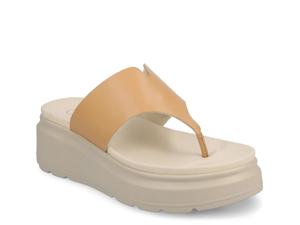 Сандалии Journee Carah Wedge Sandal, коричневый