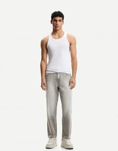 Зауженные джинсы Bershka светло-серого цвета