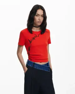 Женская футболка с вышитой надписью Desigual, красный