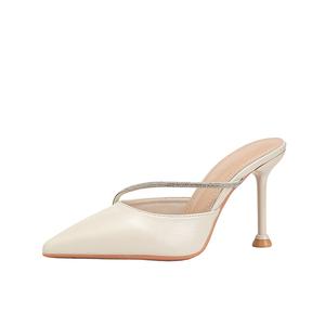 YAFEI XUANYU Женские тапочки с закрытым носком и стразами на резиновой подошве экрю, цвет Ecru