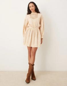 Мини-платье ASOS DESIGN с высоким воротом, вставками и кружевной отделкой, чайного цвета