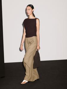 Топ с драпированным вырезом и брошью Massimo Dutti, коричневый