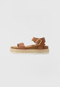 Сандалии LEII - Platform sandals Call it Spring, цвет Cognac