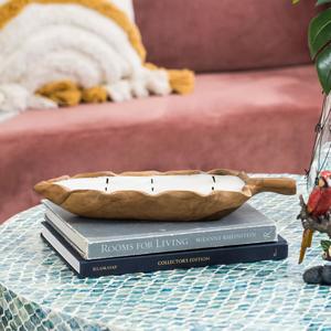 Свеча из соевого воска Raffa с 6 фитилями в подставке из тикового дерева в форме листа