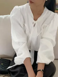 Блузка с завязками на ленте и присборенными рукавами. Женские топы Doux Belle, цвет White