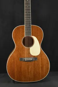 Martin Custom Shop 00 Grand Concert Slope Shoulder Mahogany Натуральный глянец