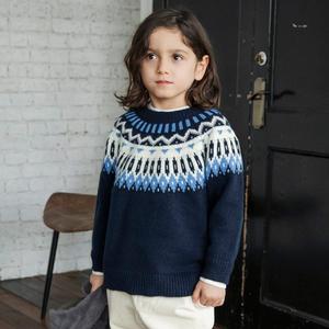 Вязаное полотно с геометрическим узором