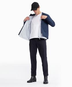 Влагоотводящая, быстросохнущая, защищающая от УФ-излучения футболка Solotex с короткими рукавами и шнурком по низу.