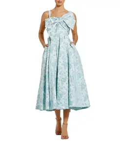 Платье из парчи с цветочным узором и эффектным бантом. Mac Duggal, синий