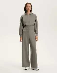 Куртка OYSHO из неопрена с капюшоном зеленого цвета