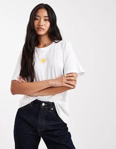 Футболка Pieces с вышитым солнцем белого цвета