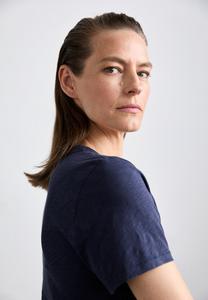 Базовая футболка THE VEE rag & bone, темно-синий