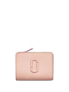 Компактный кошелек The Covered J Marc Mini MARC JACOBS, розовый