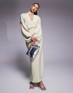 Платье макси с высоким воротом, глубоким декольте и рукавами-блузонами нежно-зеленого цвета Asos Design