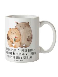 Кружка на 5-ю годовщину свадьбы (деревянная свадьба) с надписью белого цвета Mr. & Mrs. Panda