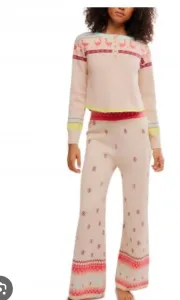 Рождественская толстовка в розовом сочетании Free People