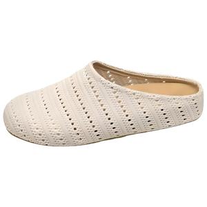 BINGO DUCK Женские противоскользящие тапочки с закрытым носком и резиновой подошвой бежевые, цвет Beige